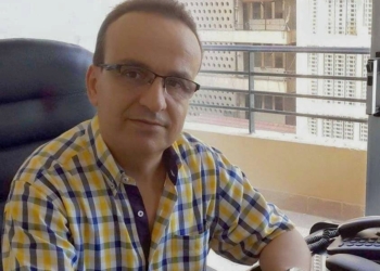 قصيدتان من روائع الشاعر خضر حيدر : ( إختصار + تتبعني الحياة )