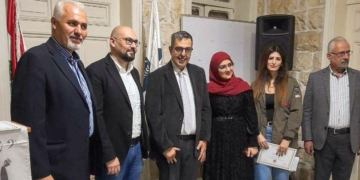 أمسية “لقاءُ ٨٢”، عبقُ الأمّ!! بمشاركة الشعراء : يامن صعب ومريم كريّم ومصطفى المراد ( قدمتهم الشاعرة لجين الشمندي )