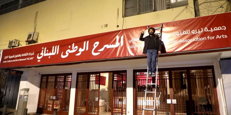 دارين حوماني تحاور المسرحي قاسم اسطنبولي في ” العربي الجديد “