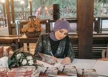 الشاعرة آمنة ناصر في حفل توقيع ديوانها : ” أنا لست بشاعرة ..أنا أنزف على الورق “