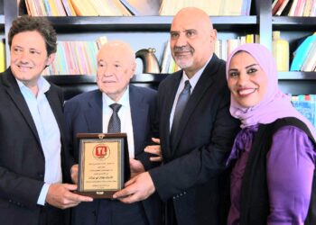 المكاري ورئيسة الجمعية اللبنانية للتجديد التربوي والثقافي كرما أبو غزاله في مطعم El Comandante