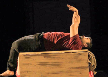 ” ملف إنجليزي ” أول مسرحية سعودية تتحدى الكورونا للكاتب فهد ردة الحارثي