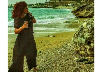 كلود صوما تكتب : ” قصيدة من رسائل احتضرت “