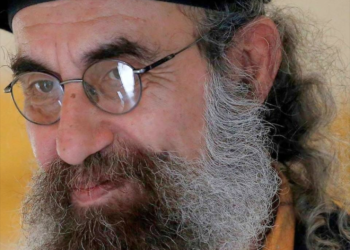 الكاتب الأردني رائد أبو زهرة يكتب  :  ” فضاءٌ للعصي “