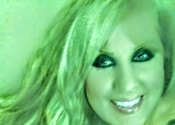 الشاعرة عايدة قزحيا تكتب : من قال إنيّ أكبر ؟!