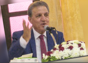 الشاعر شوقي بزيع ينشر  قصيدة  إلى أبيه في الذكرى التاسعة لرحيله : ” لا تبتعد في الموت أكثر “