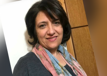 قصيدة اليوم للشاعرة حكمت حسن : ” الريح شهقة متوحّدة “