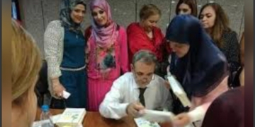 العميد الشاعر د. محمد توفيق أبو علي في قصيدة جديدة