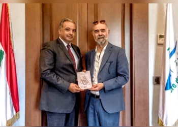 وزير الثقافة تسلَّم من الكاتب نعيم تلحوق ” أرض الزئبق “