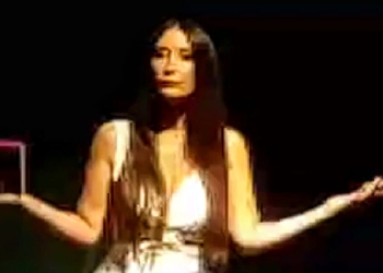 ” إمرأتان ” رواية ريما سعد لبست الرداء المسرحي وأبهرت الجمهور في مسرح مونو في بيروت ..المخرجة سولانج تراك أدارت العمل وحملتنا إلى عالم من المتعة .