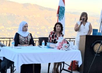 فيديو احتفالية توقيع ديوان الشاعرة حكمت حسن ” نصف شمس تعبث بنا ” على مدرج البنّية الثقافي في جبل لبنان