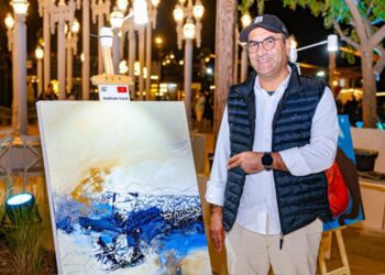 الفنان التشكيلي  المغربي عبد القادر كمال مشاركاً في ملتقى الفنانين في الفجيرة : محطة مضيئة في بناء الجسور