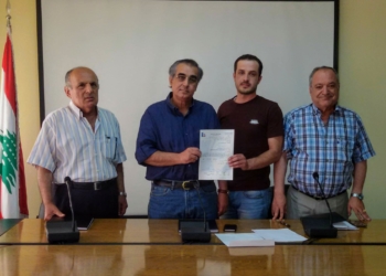 الرؤى إلى العالم/ في شعر نعيم تلحوق / رسالة ماجستير ل أحمد سويدان .